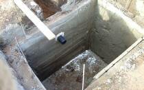 На каком расстоянии от фундамента можно копать сливную яму